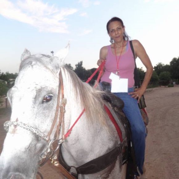 Meet your Posher, Carolyn - Picture 2 of 5